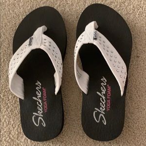Brand new Skechers flip flops